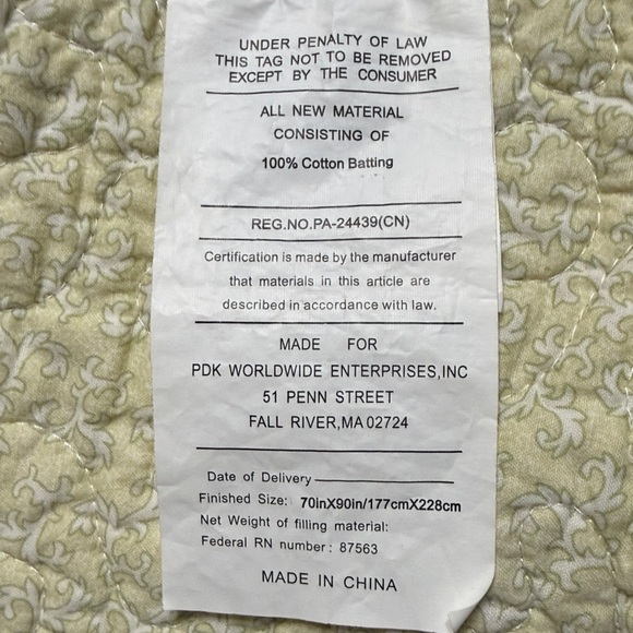 Double Wedding Ring patterned quilt. - Picture 8 of 11